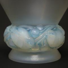 Rene Lalique Opalescent Glass Pinsons Vase - 3943146