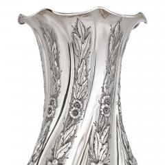 Repousse Peruvian silver bouquet vase - 3204527