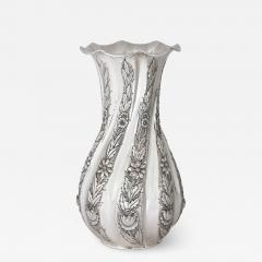 Repousse Peruvian silver bouquet vase - 3205761