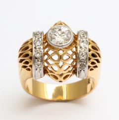 Retro Barrel Shaped Diamond and Gold Ring - 566400