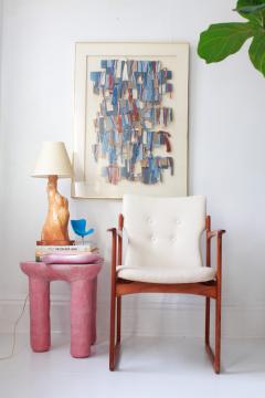 River Valadez River Valadez Opaque Pink Tripod Table 2023 - 4730620