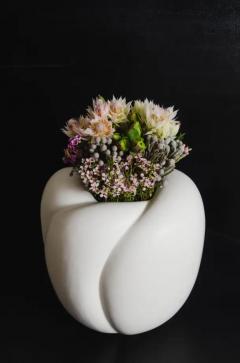 Robert Kuo Four Petal Cream Lacquer Pot by Robert Kuo Limited Edition - 3829993