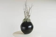 Robert Kuo Full Moon Jar in Black Lacquer by Robert kuo Limited Edition - 3830389