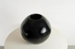Robert Kuo Full Moon Jar in Black Lacquer by Robert kuo Limited Edition - 3830390
