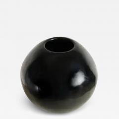 Robert Kuo Full Moon Jar in Black Lacquer by Robert kuo Limited Edition - 3835938