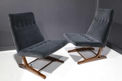 Roger Sprunger Pair of Roger Sprunger for Dunbar Cantilevered Chairs in Blue Velvet - 1925859