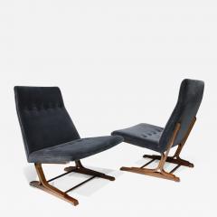 Roger Sprunger Pair of Roger Sprunger for Dunbar Cantilevered Chairs in Blue Velvet - 1926735