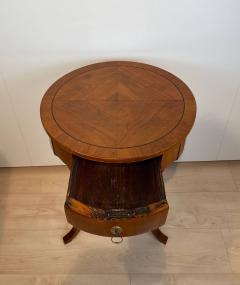 Round three legged Biedermeier Side Table Walnut South Germany circa 1820 - 2812743