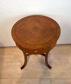 Round three legged Biedermeier Side Table Walnut South Germany circa 1820 - 2812744