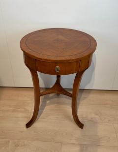 Round three legged Biedermeier Side Table Walnut South Germany circa 1820 - 2812745