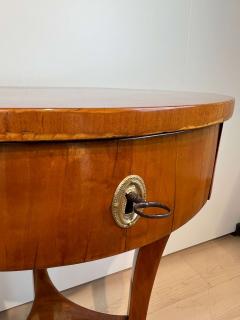 Round three legged Biedermeier Side Table Walnut South Germany circa 1820 - 2812747