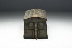 Rustic Painted Pine Storage Chest France Early 20th Century - 4541749