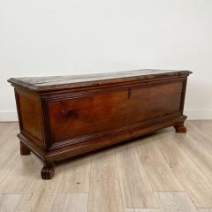 Rustic Tuscan Cassone or Dowry Chest in Walnut 18th or 19th century - 3078524