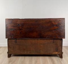 Rustic Tuscan Cassone or Dowry Chest in Walnut 18th or 19th century - 3078527