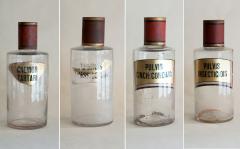 SET OF FOUR HAND BLOWN GLASS APOTHECARY BOTTLES WITH GILT AND RED TOPS - 3676543