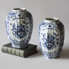 SMALL PAIR OF 18TH CENTURY OCTAGONAL DUTCH DELFT VASES IN THE CHINOISERIE TASTE - 4348150