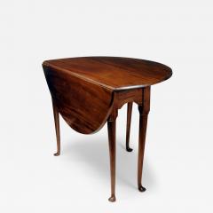 SMALL QUEEN ANNE DROPLEAF TABLE - 3074645