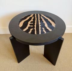 SMALL ROUND EBONIZED WOOD TABLE - 4372792
