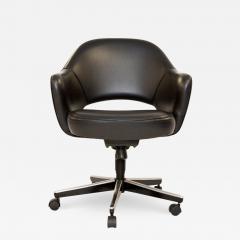 Saarinen Executive Arm Chair in Original Black Leather Swivel Base - 2559704