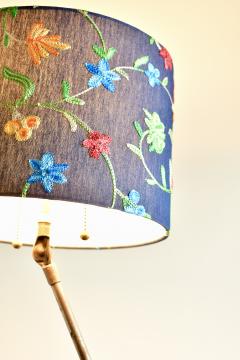 Sang Pil Bae O C White table lamp with flower shade - 4219139
