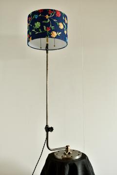 Sang Pil Bae O C White table lamp with flower shade - 4219148