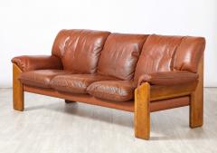 Sapporo Mobil Girgi Mobil Girgi Walnut and Leather Sofa Italy 1970s - 2643215