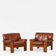 Sapporo Mobil Girgi Pair of Mobil Girgi Walnut and Leather Lounge Chairs Italian 1970s - 2649311