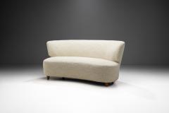 Scandinavian Mid Century Modern Sofa Upholstered in Boucl Scandinavia ca 1950s - 3184683