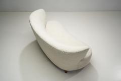 Scandinavian Mid Century Modern Sofa Upholstered in Boucl Scandinavia ca 1950s - 3184687