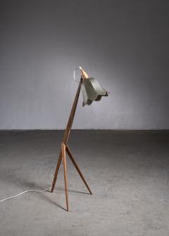 Scandinavian Modern pine tripod floor lamp - 2034369