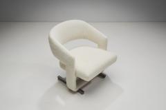 Sculptural Accent Chair with Metal Legs Europe ca 1960s - 3006937
