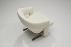 Sculptural Accent Chair with Metal Legs Europe ca 1960s - 3006941