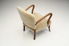 Sculptural Armchair with Curved Arms Europe ca 1950s - 2688992