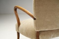 Sculptural Armchair with Curved Arms Europe ca 1950s - 2688993