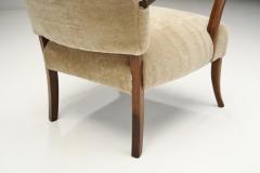 Sculptural Armchair with Curved Arms Europe ca 1950s - 2689019