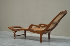 Sculptural Colonial Chaise Longue in Wood and Webbing Early 20th Century - 4803509