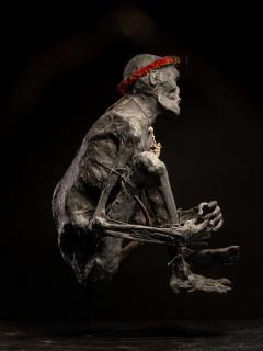 Sculptured model of a smoked Papua Mummie papier m ch 20th C - 4269883