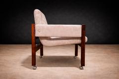 Sergio Rodrigues Jimi Armchair with Wheels in Rosewood Ultra Suede Sergio Rodrigues - 4548589
