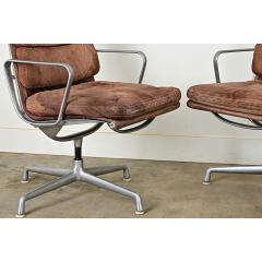 Set of 4 Eames Soft Pad Executive Chairs - 3807690