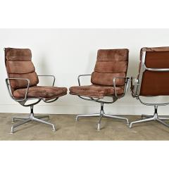 Set of 4 Eames Soft Pad Executive Chairs - 3807693