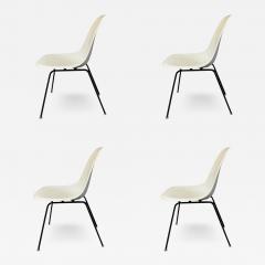 Set of 4 Vintage White Fiberglass Eames Chairs by Herman Miller - 2880110