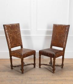 Set of Eight 18th Century Italian Walnut and Leather Dining Chairs - 4123963