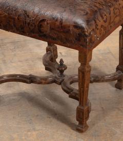 Set of Eight 18th Century Italian Walnut and Leather Dining Chairs - 4123964