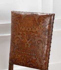 Set of Eight 18th Century Italian Walnut and Leather Dining Chairs - 4123965