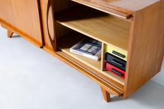 Sideboard in light wood with two sliding doors and very nice handles - 2232355