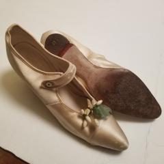Simple Elegance French Victorian Cream Silk Wedding Shoes Flower Bud Embellish - 2141038