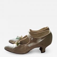 Simple Elegance French Victorian Cream Silk Wedding Shoes Flower Bud Embellish - 2144573