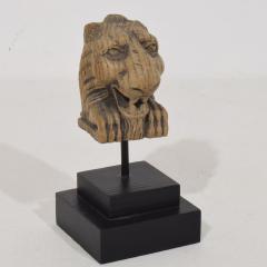 Small 17th 18th Century French Carved Oak Lion Fragment - 4120883
