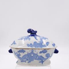 Small English Porcelain Sauce Tureen in the Chinese Taste circa 1900 - 2763901