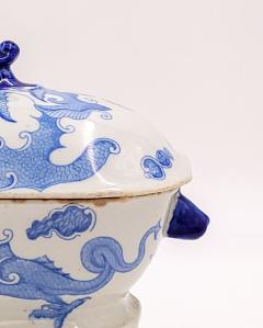 Small English Porcelain Sauce Tureen in the Chinese Taste circa 1900 - 2763902